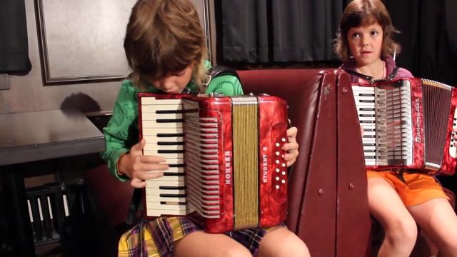 Accordion Twins - first keyboard strokes on the Accordion!