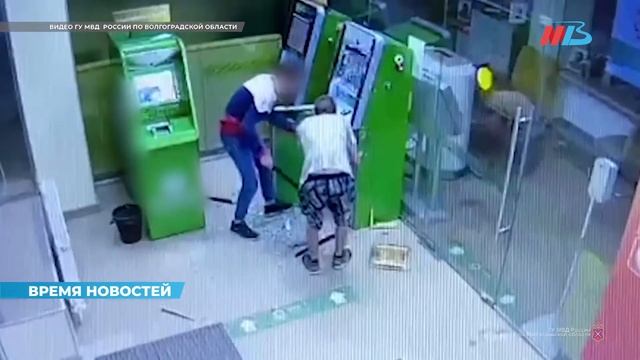 Двоих парней задержали за кражу из банкомата в Волгограде