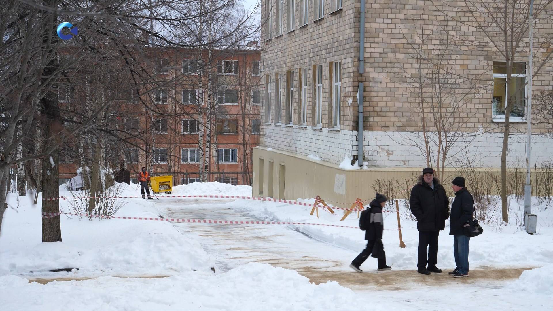 Школьники Петрозаводска на время чистки кровли зданий переходят на дистанционный формат обучения