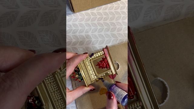 Окрашивание и декор пластиковых заготовок елочных украшений.