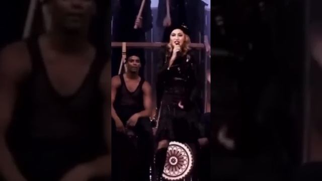 Мадонна танцует под песню Н. Кадышевой.mp4