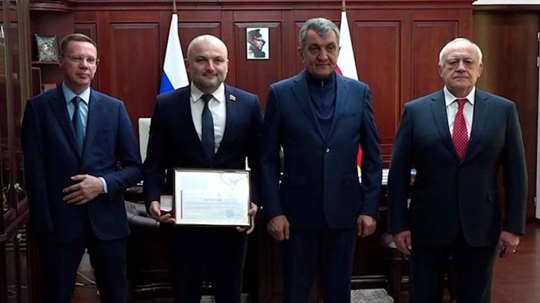 Главный врач РКБ Астан Митциев награжден почетной грамотой Совета Федерации