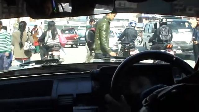 Катманду в движении. Авто съемка.