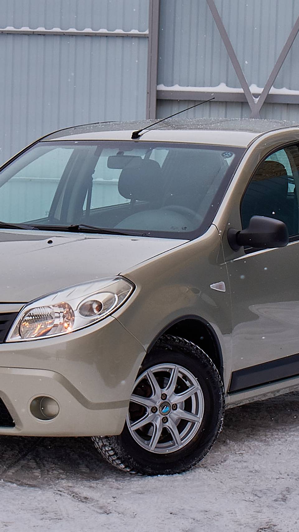 Обзор на Renault Sandero Хетчбэк 5-дв. 1.6 AT 2011г