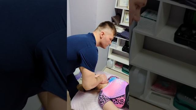 Мануальная коррекция позвоночника 👍