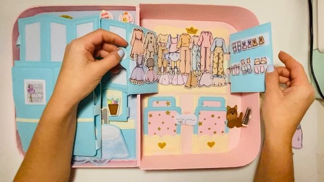 Кукольный домик в чемодане. Домик из фетра. Куколки с одеждой,