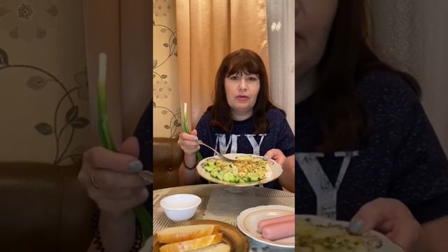 Омлет с зелёным луком😋#мукбанг #еда #mukbang #рецепты #пп #вкусняшки #пицца #суши #роллы
