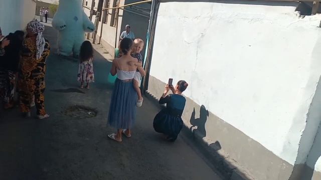 так только в Узбекистан все вместе празднуют и родные и соседи.