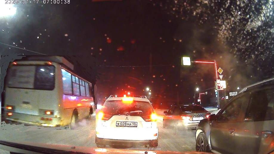 17.01.2025 Достоевского Автозаводская Выпал снег