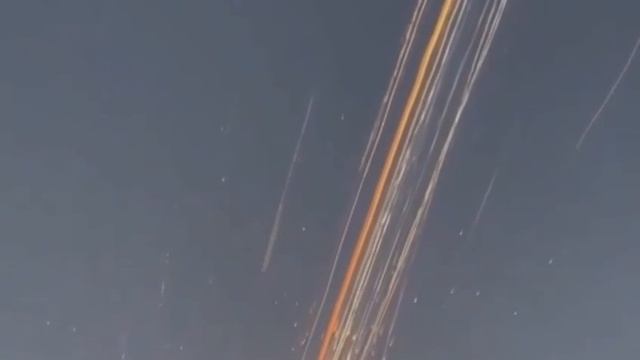 Сразу нескольким пассажирским самолётам в небе над Карибским морем пришлось«уворачиваться»от падающи