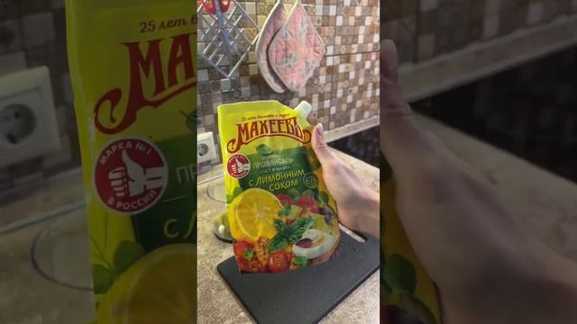 Бутерброды со шпротами, закуска новогодняя #быстрыйрецепт #вечерпослеработы #новогоднийрецепт