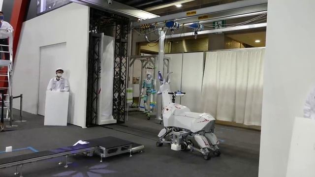 Компания Kawasaki изобрела робота козла для езды верхом