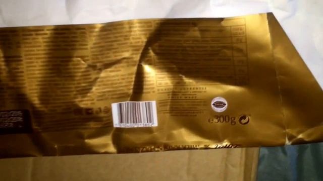Review Lindt SWISS PREMIUM Chocolate raisin and hazelnut