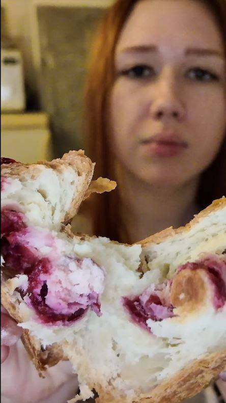 Необычные круасаны #asmr #mukbang #asmrfood #food #eliza #элиза #круасан #strange