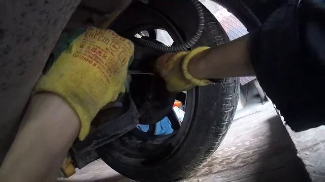 Демонтаж троса ручника Hyundai Veloster