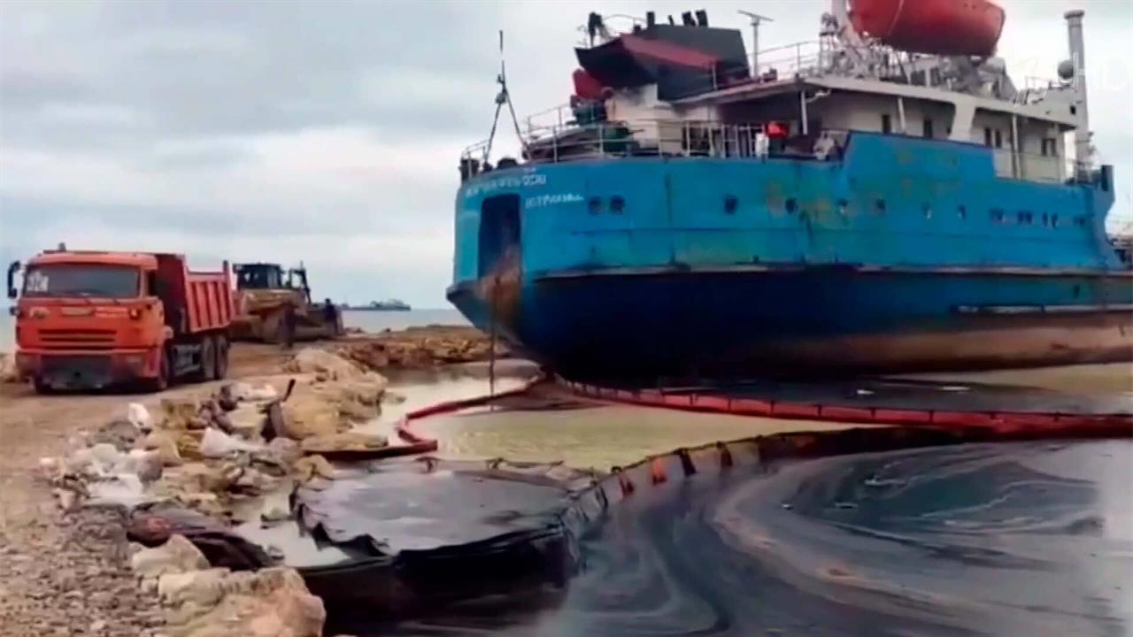 С кормовой части танкера, севшего на мель в Керченском проливе, вывезли больше 1700 т нефтепродуктов