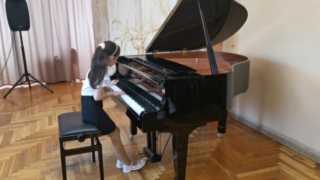 М. Вайнберг "Прелюдии" соч. 16, 1,7.                                    Мильштейн Эмилия, 7 лет.