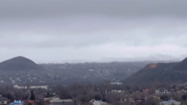 Похоже, как будто на Донецк надвигается снежная лавина ❄️😍