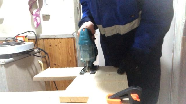 Электролобзик Makita 4327 (Как пилить не надо!)