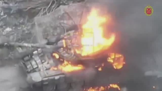 🔥☠⚡Уничтожение танка Т-64 дроном на оптоволокне в районе Каменки.