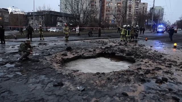 Воронка от Искандера в Киеве