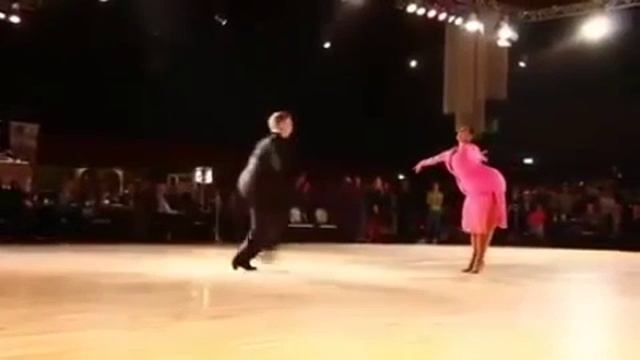 Шаян бейеу. Ҡара әтәс һәм кыҙыл тауыҡ. Калинка малинкалар, лезгинкалар, ламбадалар осадокка төшкән.