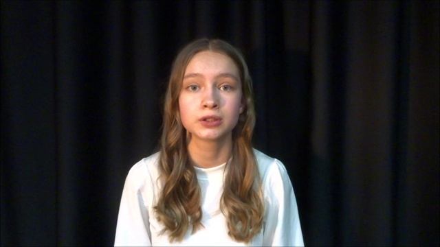 Друнина Ю. На носилках, около сарая..