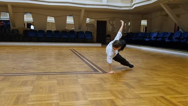 B-BOY MARK. BREAKING