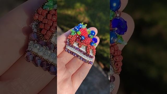 Брошь ручной работы Кусок торта