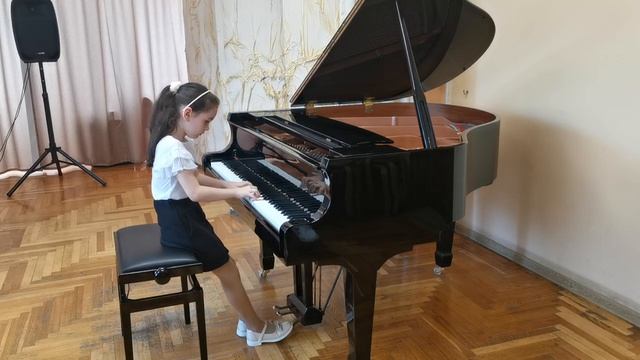 Д. Кабалевский "Рондо - танец".                              Мильштейн Эмилия, 7 лет.