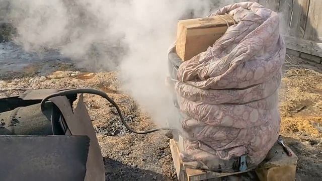Когда топят серу (смолку) аромат по всей округи обалденный. Вот я и пришёл на таёжный аромат...