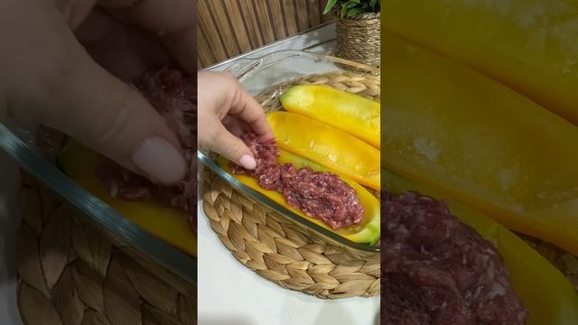 Фаршированные лодочки из замороженных кабачков.