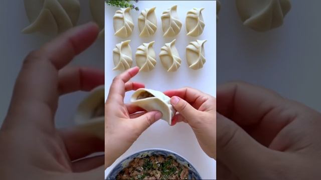 Лепим пельмени и вареники.