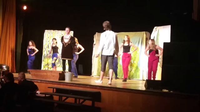 DIVADLO BEZE JMÉNA