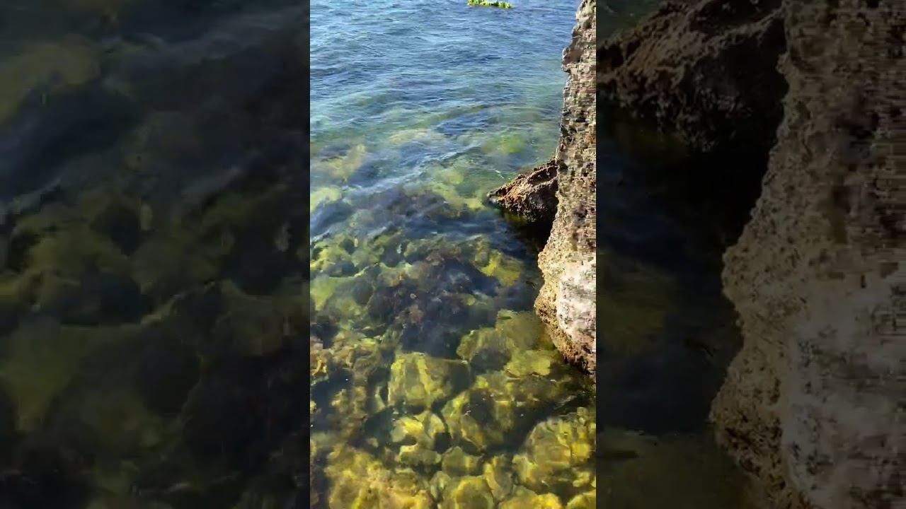 Небольшие морские волны вблизи, шум моря, красивые камушки #beach #sea #nature #travel