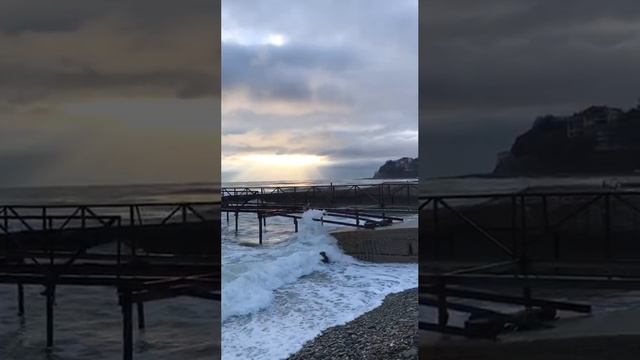 Архипо-Осиповка 18 января 2025 года ⛅ море штормит 🌊 Видео: Лилия