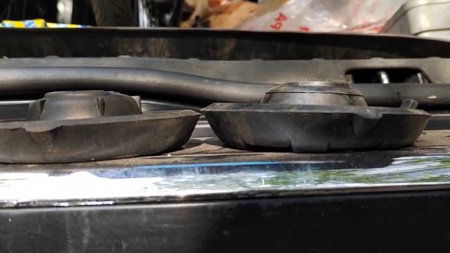 Отличие опоры передней стойки амортизатора C4 Picasso UA\UD от 3008