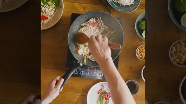 chicken + prawn pad thai | wok from home