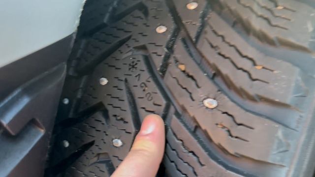 Практически новый комплект резины Nokian Hakkapelitta 8 SUV 235/65/17