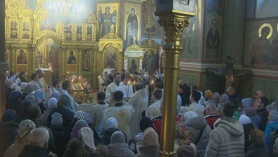 В сочинских храмах в Крещенский сочельник освятили воду