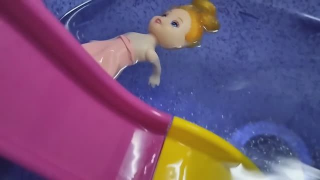 Сабрина и Артем: купание в бассейне 🏊♂️ 😆