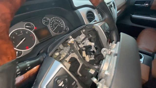 How to remove airbag steering wheel TOYOTA TUNDRA 2020 - Dr.VOLANT