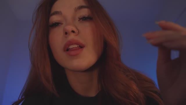 Чистка ушей во время отдыха 💕 ASMR [мягкие щетки, расчесывание, влажные салфетки и массаж ушей]