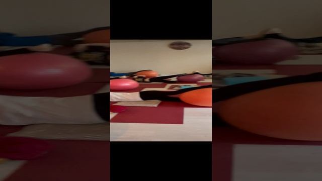 Йога для беременных в Мамы Радэ