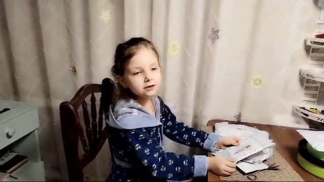 Маруся:-я не рыбачка!Я девочка-рыболов!