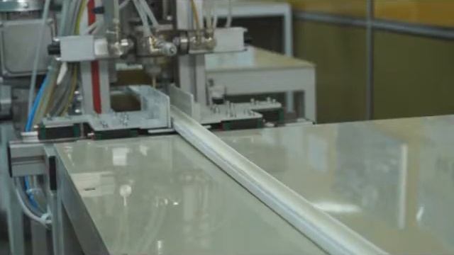 Машина для запенивания оконных профилей, производство окон