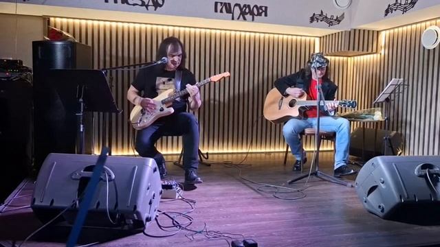 "ТРАВА У ДОМА"
АНДРЕЙ БУЛГАКОВ🎸 И АЛЕКСАНДР АРИСТОВ🎸
ПЕСНИ НА" БИС" ДЕКАБРЬ 2024г.