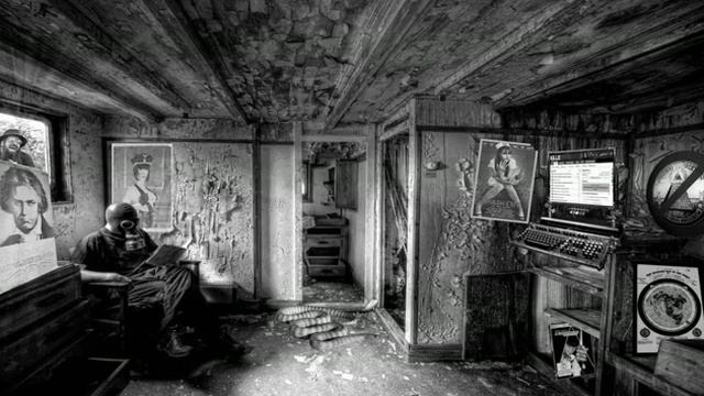 В мастерской...