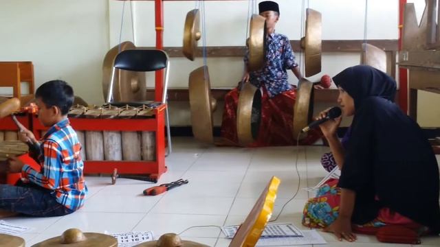 DAHSYAT...!!! SENI TRADISIONAL GENDINGAN JAWA "KISAH BANYUWANGI" SD DARUSSALAM