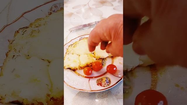 Омлет с тыквой на сковороде.
